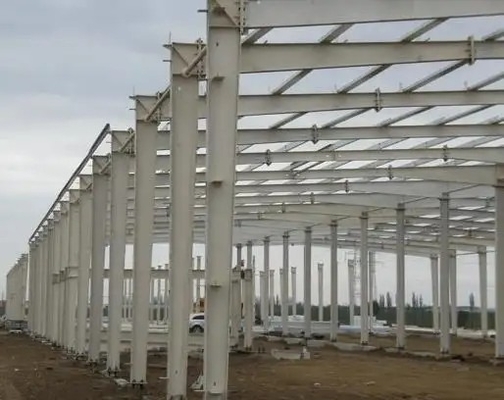 Q235B Chùm cổng di động Khung thép đột lỗ tùy chỉnh cho Hangar