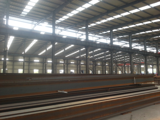 Q235 Nhà kho bằng kim loại Prefab Kết cấu mái bằng Thép PU H Dầm trắng