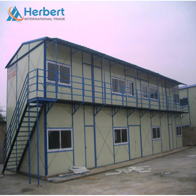 Hệ thống mái nhà bằng kim loại chống nhiệt với các hỗ trợ ẩn và đệm cách nhiệt